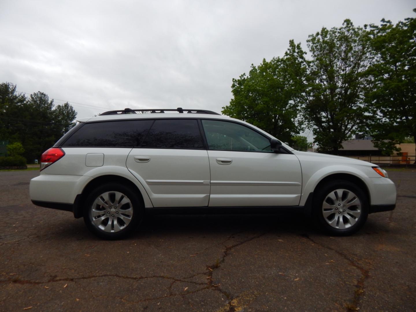 2009 White /Beige leather Subaru Outback 2.5i Limited (4S4BP66C897) with an 2.5L H4 SOHC 16V engine, 4-Speed Automatic Overdrive transmission, located at 6528 Lower York Road, New Hope, PA, 18938, (215) 862-9555, 40.358707, -74.977882 - Here we have a beautiful, ONE OWNER, Subaru Outback Limited with a 2.5L 4 cylinder engine putting power to all four wheels via an automatic transmission. Options include: beige leather, wood trim, heated front seats, power front seats, AM/FM/CD/AUX radio, sunroof, dual climate controls, power window - Photo#5